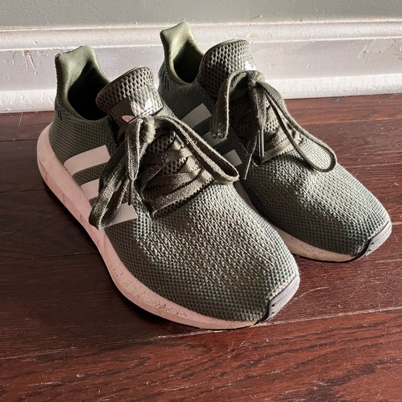 Adidas ultra boosts - Picture 1 of 2